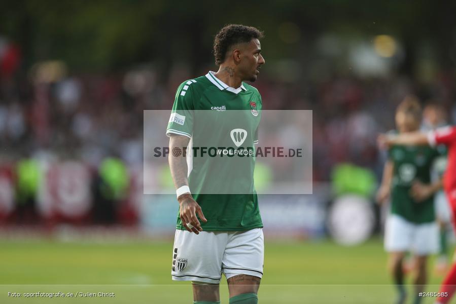 sport, action, Willy Sachs Stadion, Schweinfurt, Regionalliga Bayern, Fussball, FWK, FCS, FC Würzburger Kickers, BFV, 32. Spieltag, 1. FC Schweinfurt 1905, 02.05.2025 - Bild-ID: 2485685