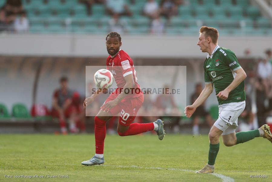 sport, action, Willy Sachs Stadion, Schweinfurt, Regionalliga Bayern, Fussball, FWK, FCS, FC Würzburger Kickers, BFV, 32. Spieltag, 1. FC Schweinfurt 1905, 02.05.2025 - Bild-ID: 2485686