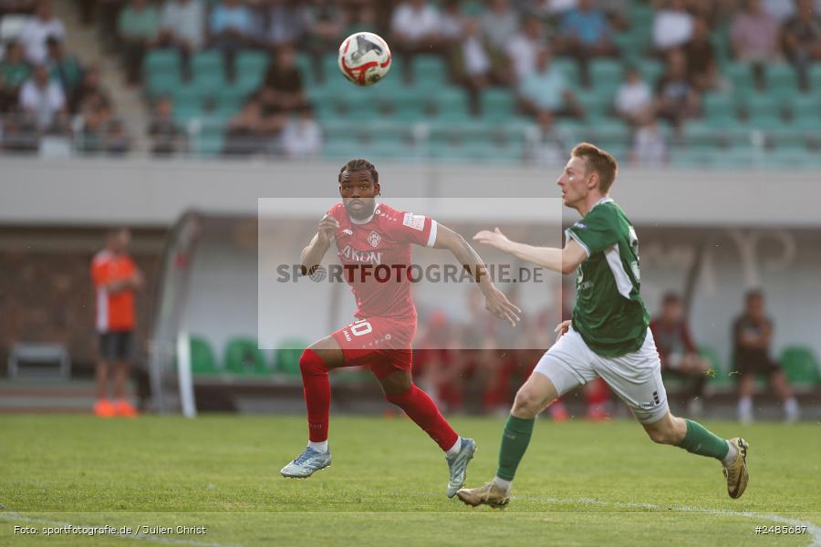 sport, action, Willy Sachs Stadion, Schweinfurt, Regionalliga Bayern, Fussball, FWK, FCS, FC Würzburger Kickers, BFV, 32. Spieltag, 1. FC Schweinfurt 1905, 02.05.2025 - Bild-ID: 2485687