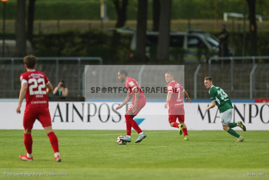 sport, action, Willy Sachs Stadion, Schweinfurt, Regionalliga Bayern, Fussball, FWK, FCS, FC Würzburger Kickers, BFV, 32. Spieltag, 1. FC Schweinfurt 1905, 02.05.2025 - Bild-ID: 2485697