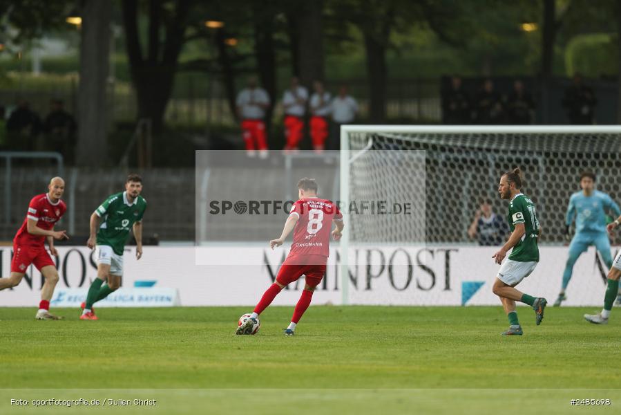 sport, action, Willy Sachs Stadion, Schweinfurt, Regionalliga Bayern, Fussball, FWK, FCS, FC Würzburger Kickers, BFV, 32. Spieltag, 1. FC Schweinfurt 1905, 02.05.2025 - Bild-ID: 2485698