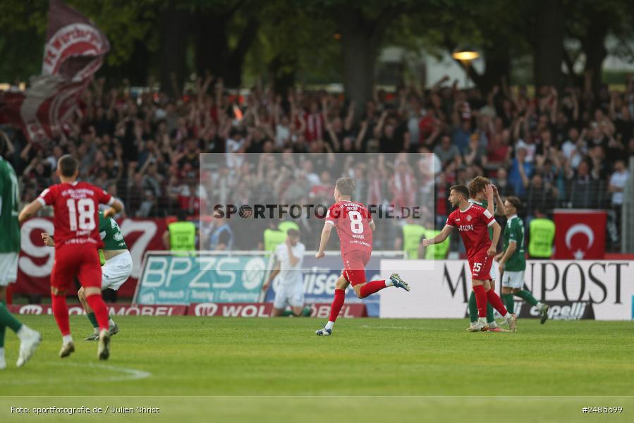sport, action, Willy Sachs Stadion, Schweinfurt, Regionalliga Bayern, Fussball, FWK, FCS, FC Würzburger Kickers, BFV, 32. Spieltag, 1. FC Schweinfurt 1905, 02.05.2025 - Bild-ID: 2485699