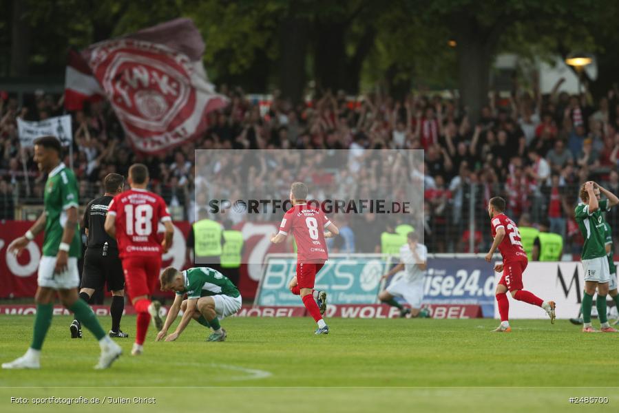 sport, action, Willy Sachs Stadion, Schweinfurt, Regionalliga Bayern, Fussball, FWK, FCS, FC Würzburger Kickers, BFV, 32. Spieltag, 1. FC Schweinfurt 1905, 02.05.2025 - Bild-ID: 2485700