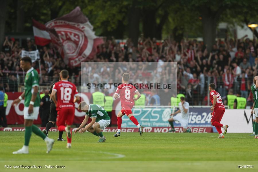 sport, action, Willy Sachs Stadion, Schweinfurt, Regionalliga Bayern, Fussball, FWK, FCS, FC Würzburger Kickers, BFV, 32. Spieltag, 1. FC Schweinfurt 1905, 02.05.2025 - Bild-ID: 2485701