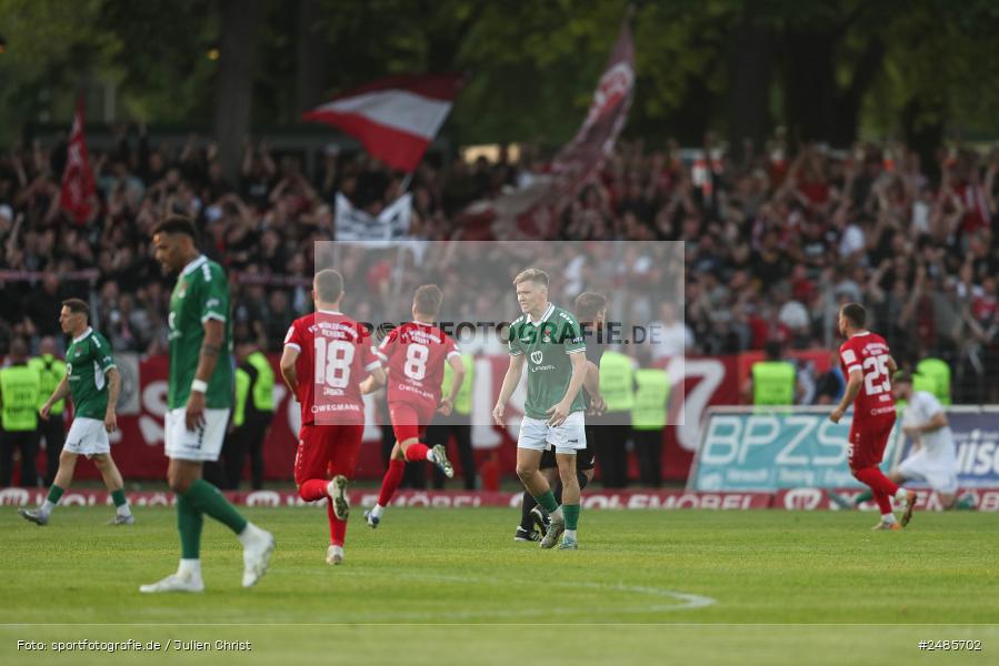 sport, action, Willy Sachs Stadion, Schweinfurt, Regionalliga Bayern, Fussball, FWK, FCS, FC Würzburger Kickers, BFV, 32. Spieltag, 1. FC Schweinfurt 1905, 02.05.2025 - Bild-ID: 2485702