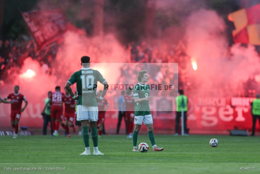 sport, action, Willy Sachs Stadion, Schweinfurt, Regionalliga Bayern, Fussball, FWK, FCS, FC Würzburger Kickers, BFV, 32. Spieltag, 1. FC Schweinfurt 1905, 02.05.2025 - Bild-ID: 2485717
