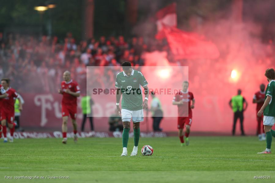 sport, action, Willy Sachs Stadion, Schweinfurt, Regionalliga Bayern, Fussball, FWK, FCS, FC Würzburger Kickers, BFV, 32. Spieltag, 1. FC Schweinfurt 1905, 02.05.2025 - Bild-ID: 2485721