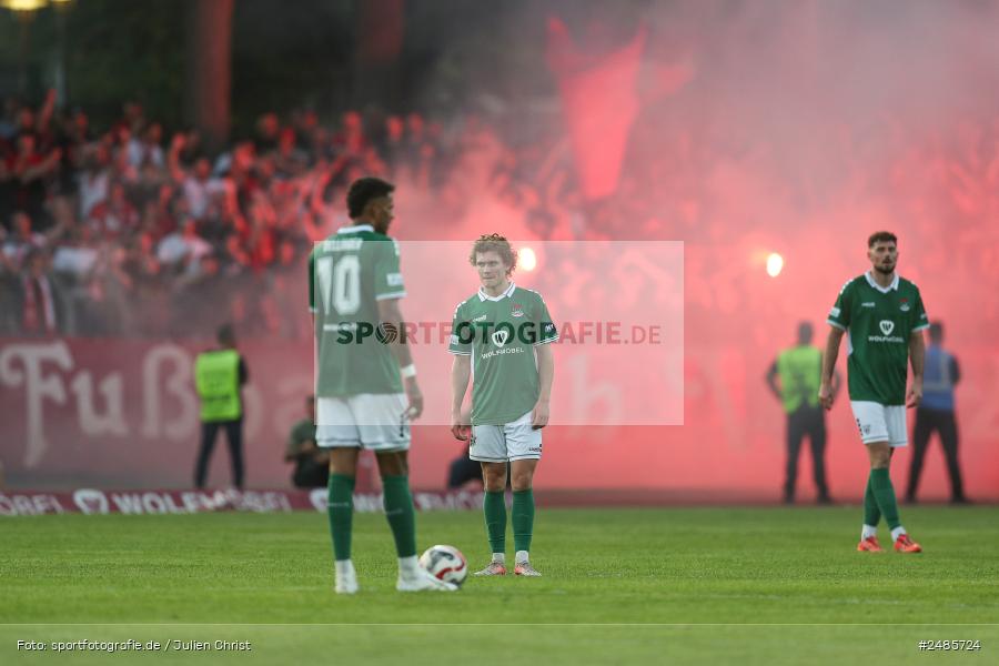 sport, action, Willy Sachs Stadion, Schweinfurt, Regionalliga Bayern, Fussball, FWK, FCS, FC Würzburger Kickers, BFV, 32. Spieltag, 1. FC Schweinfurt 1905, 02.05.2025 - Bild-ID: 2485724