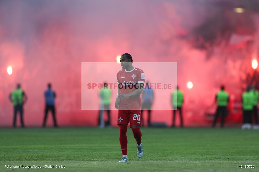 sport, action, Willy Sachs Stadion, Schweinfurt, Regionalliga Bayern, Fussball, FWK, FCS, FC Würzburger Kickers, BFV, 32. Spieltag, 1. FC Schweinfurt 1905, 02.05.2025 - Bild-ID: 2485726