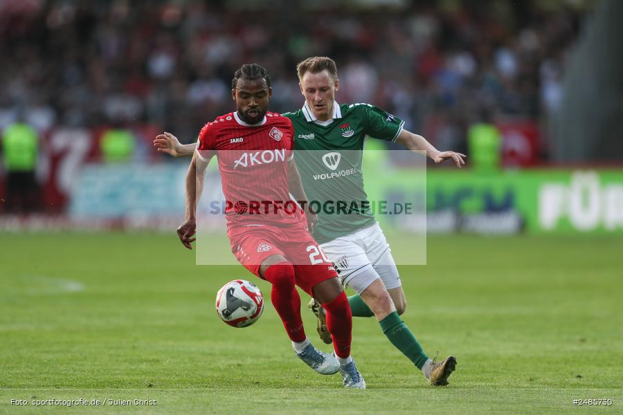 sport, action, Willy Sachs Stadion, Schweinfurt, Regionalliga Bayern, Fussball, FWK, FCS, FC Würzburger Kickers, BFV, 32. Spieltag, 1. FC Schweinfurt 1905, 02.05.2025 - Bild-ID: 2485730