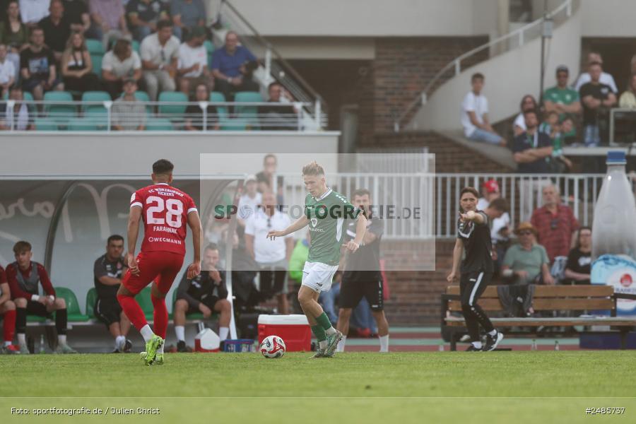 sport, action, Willy Sachs Stadion, Schweinfurt, Regionalliga Bayern, Fussball, FWK, FCS, FC Würzburger Kickers, BFV, 32. Spieltag, 1. FC Schweinfurt 1905, 02.05.2025 - Bild-ID: 2485737