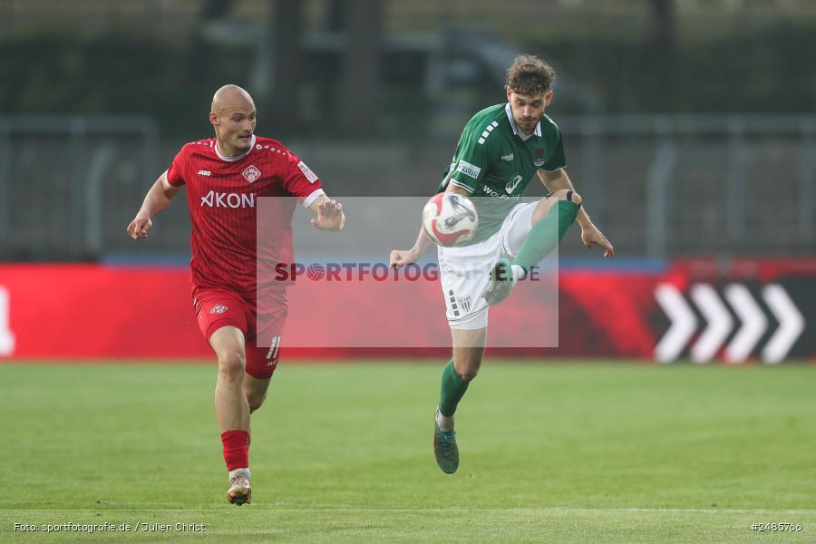 sport, action, Willy Sachs Stadion, Schweinfurt, Regionalliga Bayern, Fussball, FWK, FCS, FC Würzburger Kickers, BFV, 32. Spieltag, 1. FC Schweinfurt 1905, 02.05.2025 - Bild-ID: 2485766