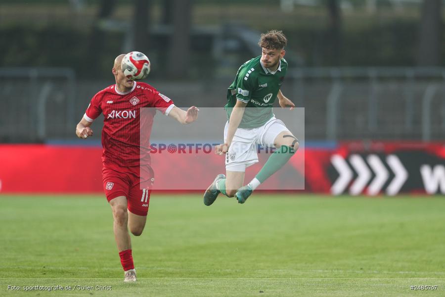 sport, action, Willy Sachs Stadion, Schweinfurt, Regionalliga Bayern, Fussball, FWK, FCS, FC Würzburger Kickers, BFV, 32. Spieltag, 1. FC Schweinfurt 1905, 02.05.2025 - Bild-ID: 2485767