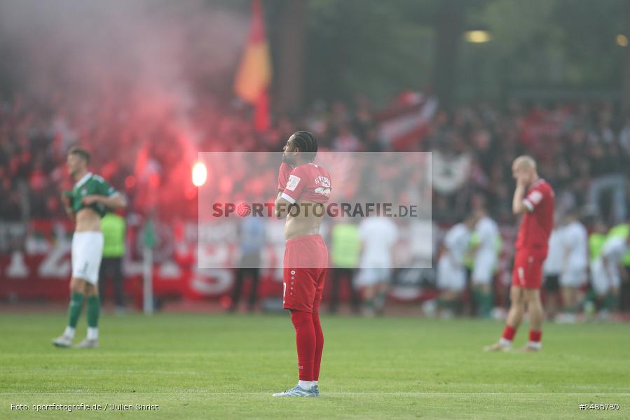 sport, action, Willy Sachs Stadion, Schweinfurt, Regionalliga Bayern, Fussball, FWK, FCS, FC Würzburger Kickers, BFV, 32. Spieltag, 1. FC Schweinfurt 1905, 02.05.2025 - Bild-ID: 2485780