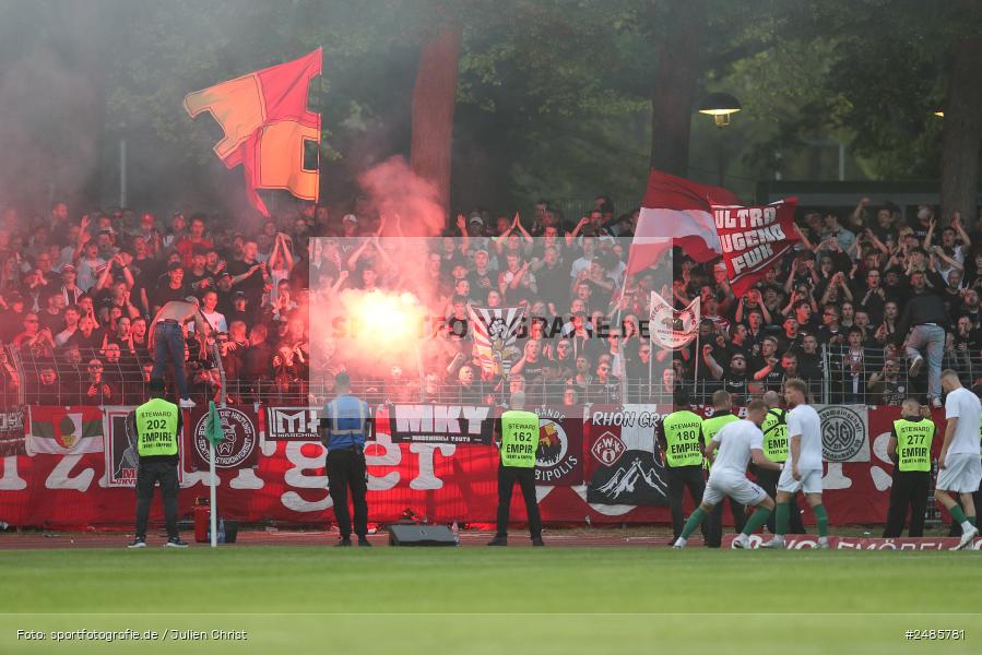 sport, action, Willy Sachs Stadion, Schweinfurt, Regionalliga Bayern, Fussball, FWK, FCS, FC Würzburger Kickers, BFV, 32. Spieltag, 1. FC Schweinfurt 1905, 02.05.2025 - Bild-ID: 2485781