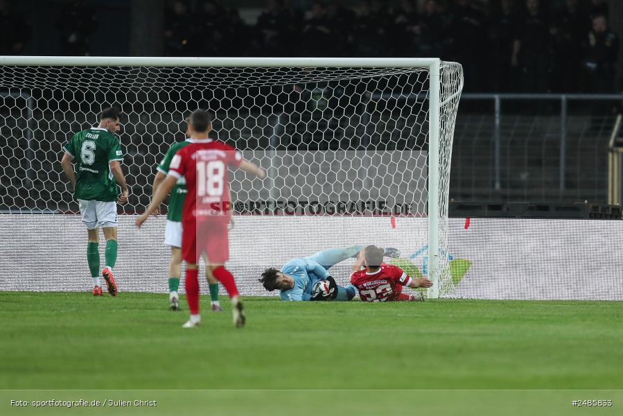 sport, action, Willy Sachs Stadion, Schweinfurt, Regionalliga Bayern, Fussball, FWK, FCS, FC Würzburger Kickers, BFV, 32. Spieltag, 1. FC Schweinfurt 1905, 02.05.2025 - Bild-ID: 2485833