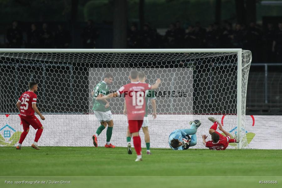 sport, action, Willy Sachs Stadion, Schweinfurt, Regionalliga Bayern, Fussball, FWK, FCS, FC Würzburger Kickers, BFV, 32. Spieltag, 1. FC Schweinfurt 1905, 02.05.2025 - Bild-ID: 2485838