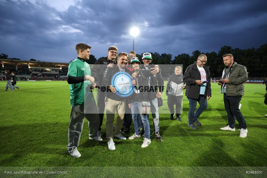 sport, action, Schweinfurt, Sachs Stadion, Regionalliga Bayern, Fussball, FCS, FCA, FC Augsburg II, BFV, 34. Spieltag, 16.05.2025, 1. FC Schweinfurt 1905 - Bild-ID: 2488301 sport, action, Schweinfurt, Sachs Stadion, Regionalliga Bayern, Fussball, FCS, FCA, FC Augsburg II, BFV, 34. Spieltag, 16.05.2025, 1. FC Schweinfurt 1905 - Bild-ID: 2488301