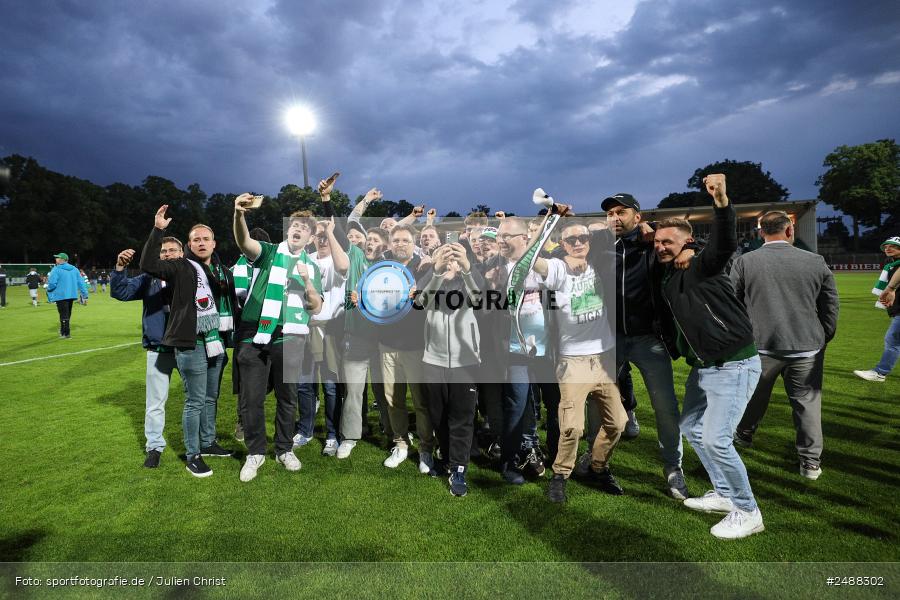 sport, action, Schweinfurt, Sachs Stadion, Regionalliga Bayern, Fussball, FCS, FCA, FC Augsburg II, BFV, 34. Spieltag, 16.05.2025, 1. FC Schweinfurt 1905 - Bild-ID: 2488302 sport, action, Schweinfurt, Sachs Stadion, Regionalliga Bayern, Fussball, FCS, FCA, FC Augsburg II, BFV, 34. Spieltag, 16.05.2025, 1. FC Schweinfurt 1905 - Bild-ID: 2488302