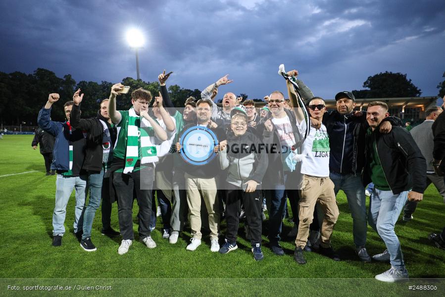 sport, action, Schweinfurt, Sachs Stadion, Regionalliga Bayern, Fussball, FCS, FCA, FC Augsburg II, BFV, 34. Spieltag, 16.05.2025, 1. FC Schweinfurt 1905 - Bild-ID: 2488306 sport, action, Schweinfurt, Sachs Stadion, Regionalliga Bayern, Fussball, FCS, FCA, FC Augsburg II, BFV, 34. Spieltag, 16.05.2025, 1. FC Schweinfurt 1905 - Bild-ID: 2488306