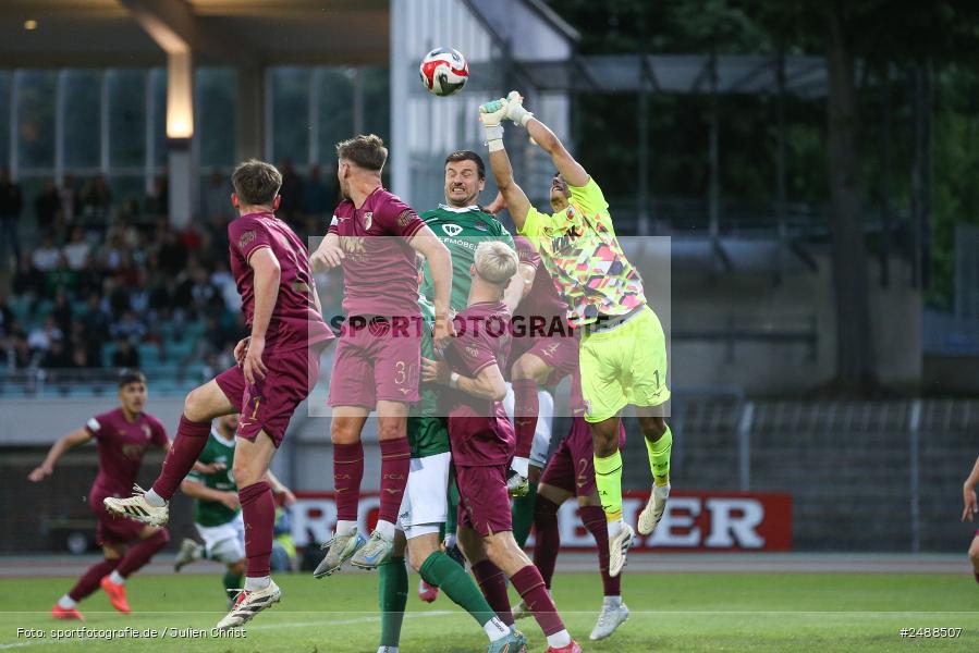 sport, action, Schweinfurt, Sachs Stadion, Regionalliga Bayern, Fussball, FCS, FCA, FC Augsburg II, BFV, 34. Spieltag, 16.05.2025, 1. FC Schweinfurt 1905 - Bild-ID: 2488507