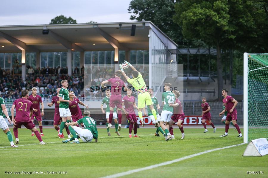 sport, action, Schweinfurt, Sachs Stadion, Regionalliga Bayern, Fussball, FCS, FCA, FC Augsburg II, BFV, 34. Spieltag, 16.05.2025, 1. FC Schweinfurt 1905 - Bild-ID: 2488510