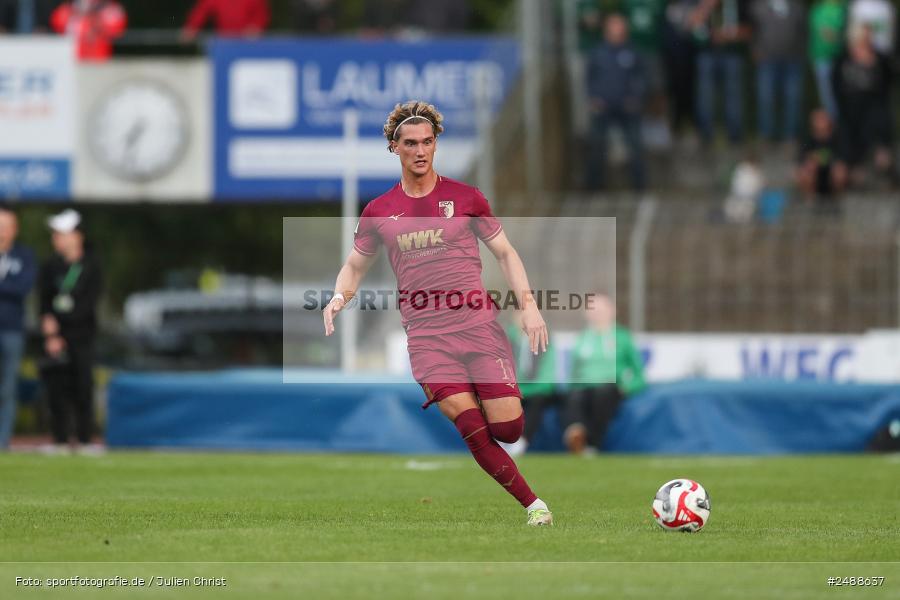 sport, action, Schweinfurt, Sachs Stadion, Regionalliga Bayern, Fussball, FCS, FCA, FC Augsburg II, BFV, 34. Spieltag, 16.05.2025, 1. FC Schweinfurt 1905 - Bild-ID: 2488637 sport, action, Schweinfurt, Sachs Stadion, Regionalliga Bayern, Fussball, FCS, FCA, FC Augsburg II, BFV, 34. Spieltag, 16.05.2025, 1. FC Schweinfurt 1905 - Bild-ID: 2488637