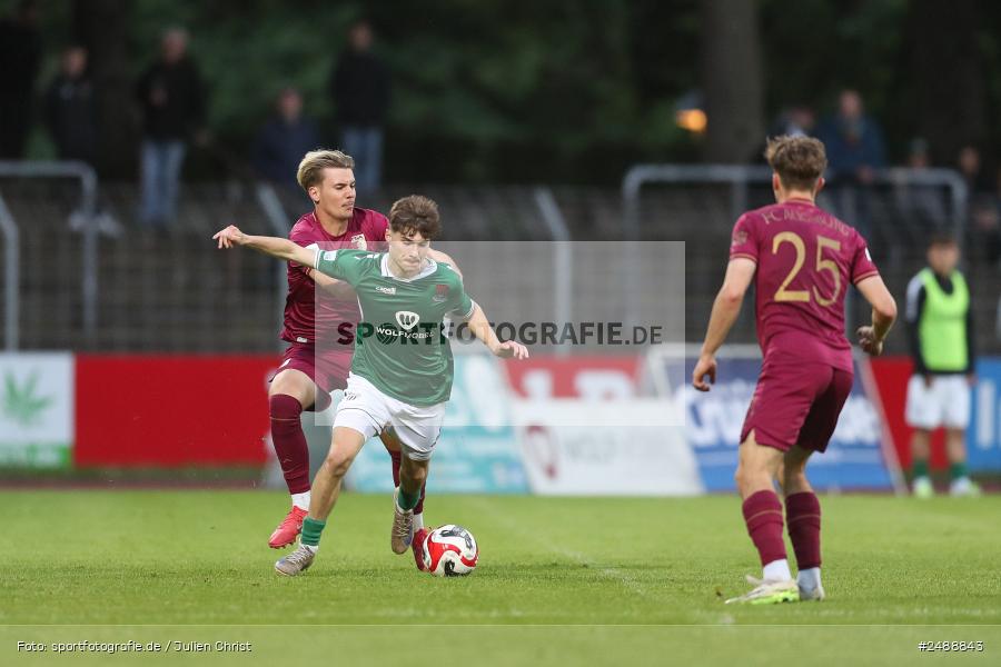sport, action, Schweinfurt, Sachs Stadion, Regionalliga Bayern, Fussball, FCS, FCA, FC Augsburg II, BFV, 34. Spieltag, 16.05.2025, 1. FC Schweinfurt 1905 - Bild-ID: 2488843