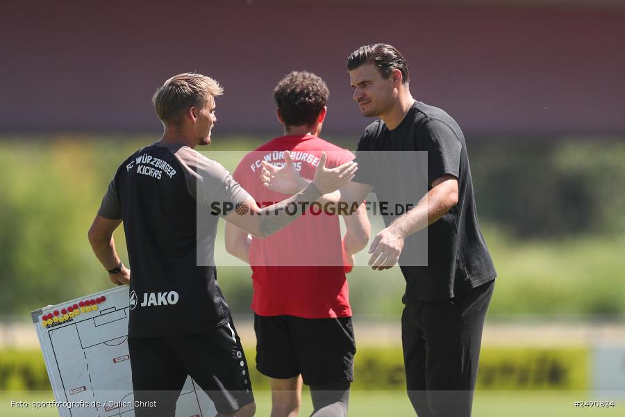 Sportgelände, Karlburg, 28.06.2025, sport, action, Fussball, BFV, Landesliga Nordwest, Regionalliga Bayern, FWK, TSV, FC Würzburger Kickers, TSV Karlburg - Bild-ID: 2490824 Sportgelände, Karlburg, 28.06.2025, sport, action, Fussball, BFV, Landesliga Nordwest, Regionalliga Bayern, FWK, TSV, FC Würzburger Kickers, TSV Karlburg - Bild-ID: 2490824