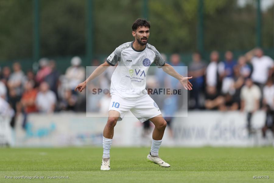 Mairec Arena, Alzenau, 02.08.2025, sport, action, Fussball, 1. Spieltag, Regionalliga Südwest, TSV, FCB, TSV Schott Mainz, FC Bayern Alzenau - Bild-ID: 2497178