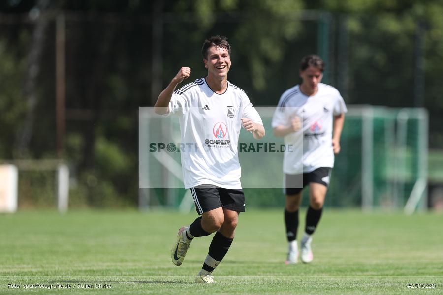 sport, action, Sportgelände, SVB, SV Birkenfeld, Fussball, FCV, FC Viktoria Mömlingen, Birkenfeld, Bezirksliga Unterfranken West, BFV, 5. Spieltag, 15.08.2025 - Bild-ID: 2500220
