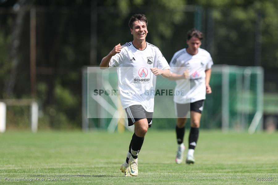 sport, action, Sportgelände, SVB, SV Birkenfeld, Fussball, FCV, FC Viktoria Mömlingen, Birkenfeld, Bezirksliga Unterfranken West, BFV, 5. Spieltag, 15.08.2025 - Bild-ID: 2500221