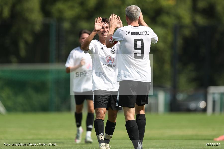 sport, action, Sportgelände, SVB, SV Birkenfeld, Fussball, FCV, FC Viktoria Mömlingen, Birkenfeld, Bezirksliga Unterfranken West, BFV, 5. Spieltag, 15.08.2025 - Bild-ID: 2500224