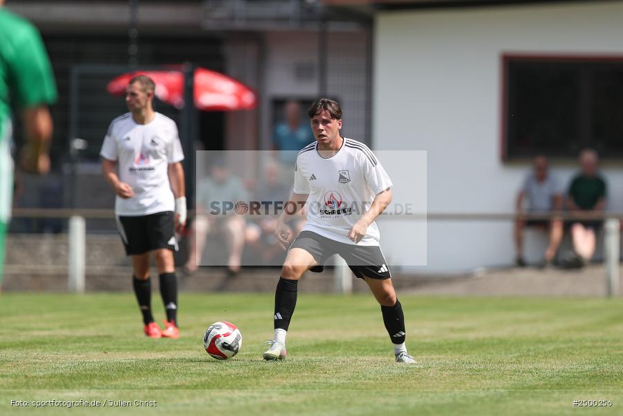 sport, action, Sportgelände, SVB, SV Birkenfeld, Fussball, FCV, FC Viktoria Mömlingen, Birkenfeld, Bezirksliga Unterfranken West, BFV, 5. Spieltag, 15.08.2025 - Bild-ID: 2500256