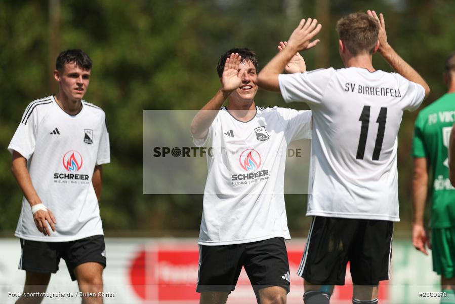 sport, action, Sportgelände, SVB, SV Birkenfeld, Fussball, FCV, FC Viktoria Mömlingen, Birkenfeld, Bezirksliga Unterfranken West, BFV, 5. Spieltag, 15.08.2025 - Bild-ID: 2500270