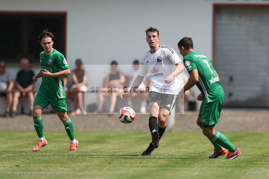 sport, action, Sportgelände, SVB, SV Birkenfeld, Fussball, FCV, FC Viktoria Mömlingen, Birkenfeld, Bezirksliga Unterfranken West, BFV, 5. Spieltag, 15.08.2025 - Bild-ID: 2500295