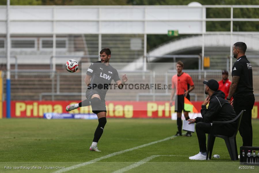 sport, action, Stadion am Schönbusch, SVA, SV Viktoria Aschaffenburg, Regionalliga Bayern, Fussball, FCM, FC Memmingen, BFV, Aschaffenburg, 5. Spieltag, 23.08.2025 - Bild-ID: 2503182