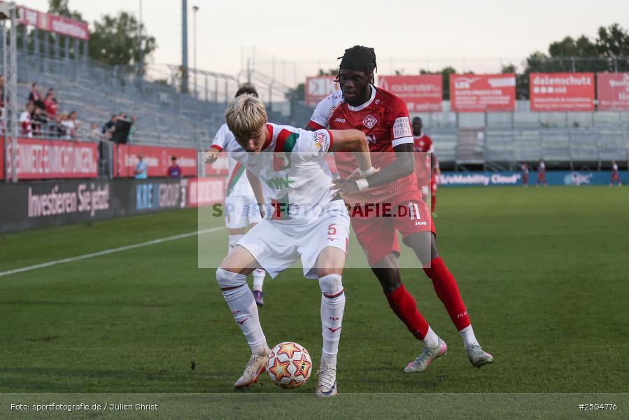 sport, action, Würzburg, Regionalliga Bayern, Fussball, FWK, FCA, FC Würzburger Kickers, FC Augsburg II, BFV, AKON Arena, 6. Spieltag, 29.08.2025 - Bild-ID: 2504776