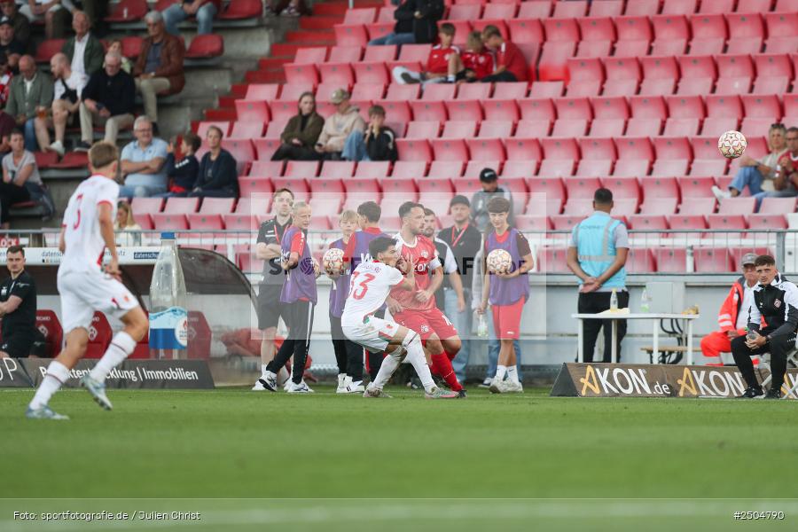 sport, action, Würzburg, Regionalliga Bayern, Fussball, FWK, FCA, FC Würzburger Kickers, FC Augsburg II, BFV, AKON Arena, 6. Spieltag, 29.08.2025 - Bild-ID: 2504790