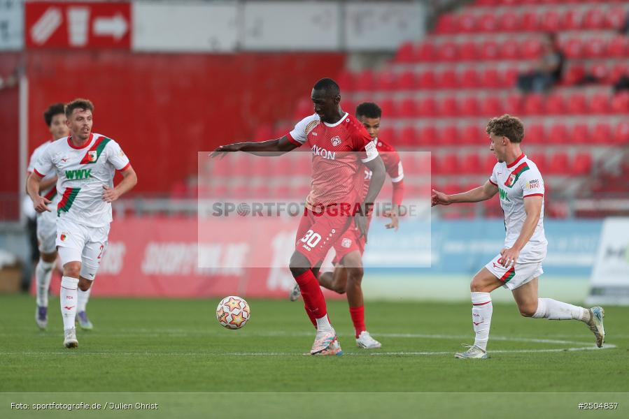 sport, action, Würzburg, Regionalliga Bayern, Fussball, FWK, FCA, FC Würzburger Kickers, FC Augsburg II, BFV, AKON Arena, 6. Spieltag, 29.08.2025 - Bild-ID: 2504837