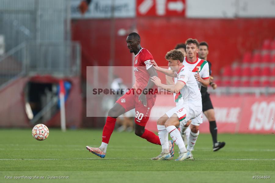 sport, action, Würzburg, Regionalliga Bayern, Fussball, FWK, FCA, FC Würzburger Kickers, FC Augsburg II, BFV, AKON Arena, 6. Spieltag, 29.08.2025 - Bild-ID: 2504839