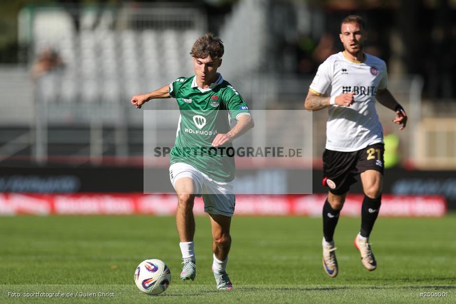 sport, action, Schweinfurt, Sachs-Stadion, SVW, SV Wehen Wiesbaden, Fussball, FCS, DFB, 4. Spieltag, 31.08.2025, 3. Liga, 1. FC Schweinfurt 1905 - Bild-ID: 2506001