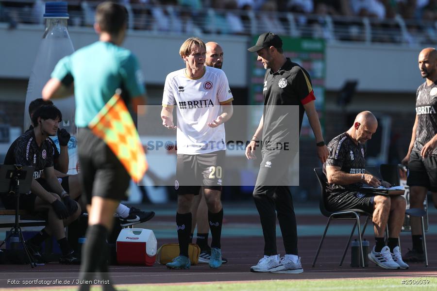 sport, action, Schweinfurt, Sachs-Stadion, SVW, SV Wehen Wiesbaden, Fussball, FCS, DFB, 4. Spieltag, 31.08.2025, 3. Liga, 1. FC Schweinfurt 1905 - Bild-ID: 2506039