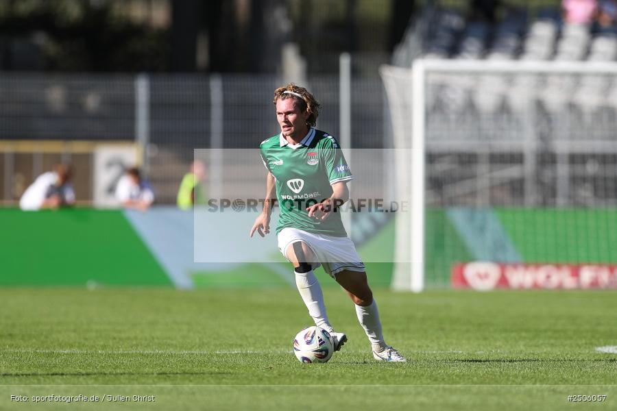 sport, action, Schweinfurt, Sachs-Stadion, SVW, SV Wehen Wiesbaden, Fussball, FCS, DFB, 4. Spieltag, 31.08.2025, 3. Liga, 1. FC Schweinfurt 1905 - Bild-ID: 2506057