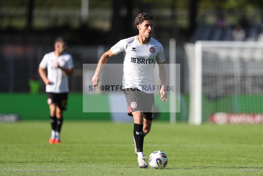 sport, action, Schweinfurt, Sachs-Stadion, SVW, SV Wehen Wiesbaden, Fussball, FCS, DFB, 4. Spieltag, 31.08.2025, 3. Liga, 1. FC Schweinfurt 1905 - Bild-ID: 2506124