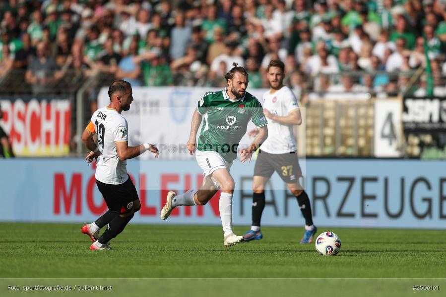 sport, action, Schweinfurt, Sachs-Stadion, SVW, SV Wehen Wiesbaden, Fussball, FCS, DFB, 4. Spieltag, 31.08.2025, 3. Liga, 1. FC Schweinfurt 1905 - Bild-ID: 2506161