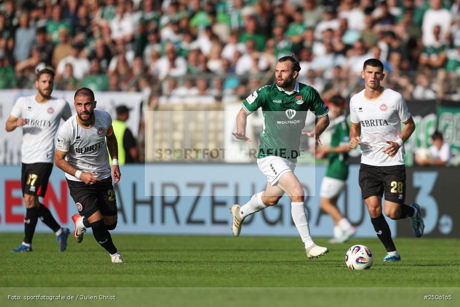 sport, action, Schweinfurt, Sachs-Stadion, SVW, SV Wehen Wiesbaden, Fussball, FCS, DFB, 4. Spieltag, 31.08.2025, 3. Liga, 1. FC Schweinfurt 1905 - Bild-ID: 2506165