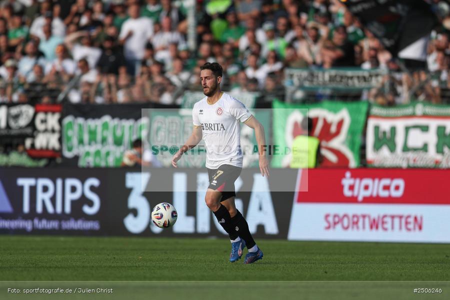 sport, action, Schweinfurt, Sachs-Stadion, SVW, SV Wehen Wiesbaden, Fussball, FCS, DFB, 4. Spieltag, 31.08.2025, 3. Liga, 1. FC Schweinfurt 1905 - Bild-ID: 2506246
