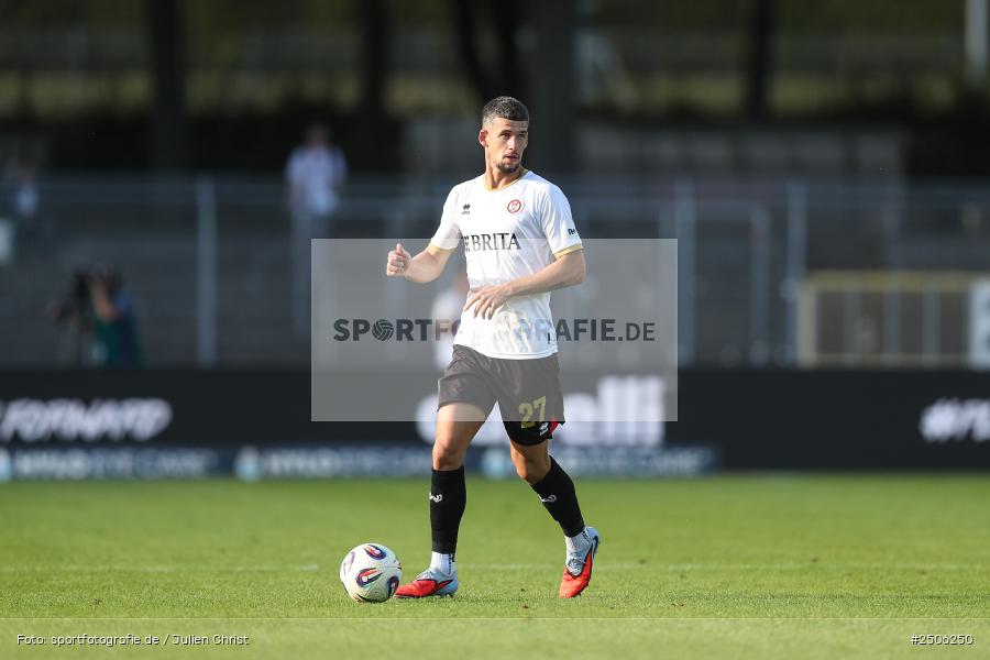 sport, action, Schweinfurt, Sachs-Stadion, SVW, SV Wehen Wiesbaden, Fussball, FCS, DFB, 4. Spieltag, 31.08.2025, 3. Liga, 1. FC Schweinfurt 1905 - Bild-ID: 2506250