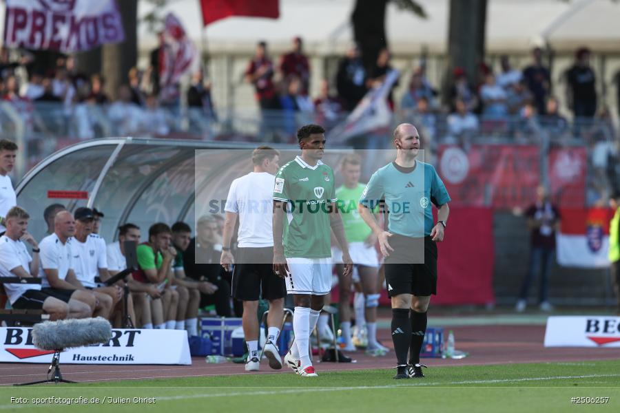 sport, action, Schweinfurt, Sachs-Stadion, SVW, SV Wehen Wiesbaden, Fussball, FCS, DFB, 4. Spieltag, 31.08.2025, 3. Liga, 1. FC Schweinfurt 1905 - Bild-ID: 2506257